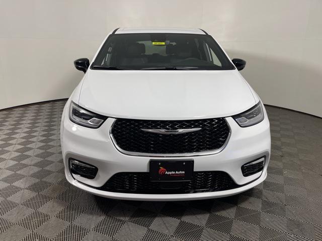 Photo of 2025 Bright White Clear-Coat Exterior Paint Chrysler Pacifica
