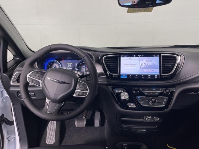 Photo of 2025 Bright White Clear-Coat Exterior Paint Chrysler Pacifica