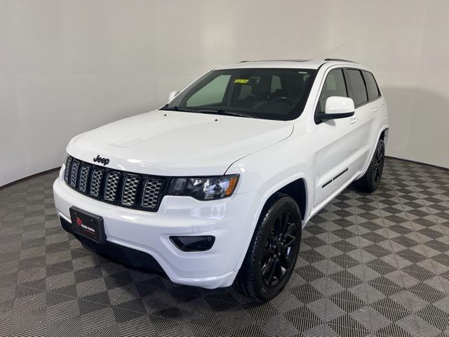 Photo of 2022 Bright White Clearcoat Jeep Grand Cherokee