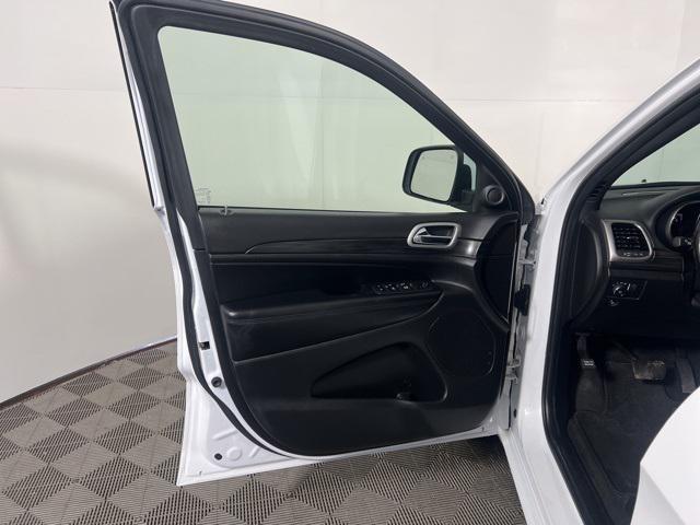 Photo of 2022 Bright White Clearcoat Jeep Grand Cherokee