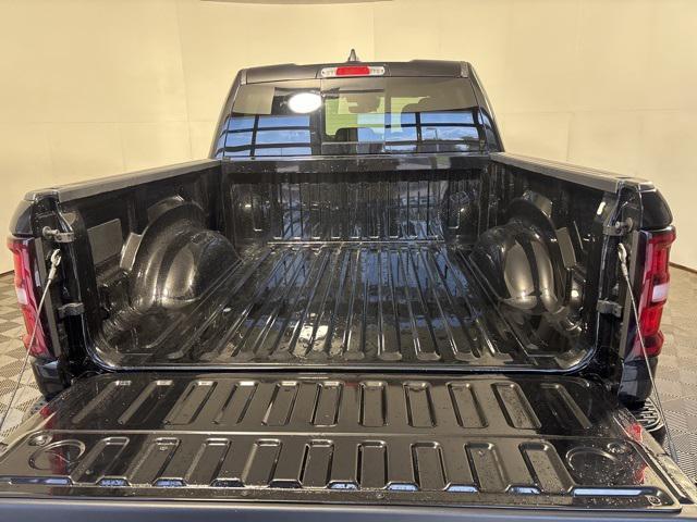 Photo of 2025 Diamond Black Crystal Pearlcoat RAM 1500