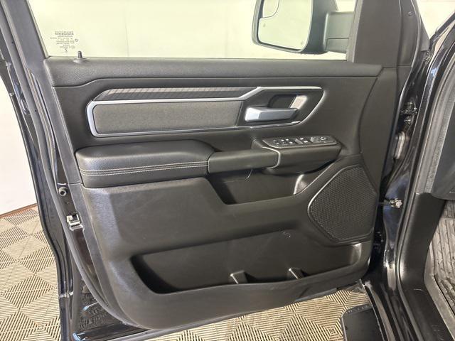Photo of 2025 Diamond Black Crystal Pearlcoat RAM 1500