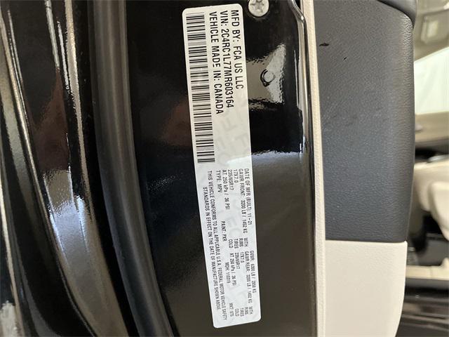 Photo of 2021 Brilliant Black Crystal Pearlcoat Chrysler Pacifica Hybrid