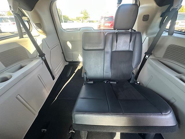 Photo of 2020 Granite Pearlcoat Dodge Grand Caravan