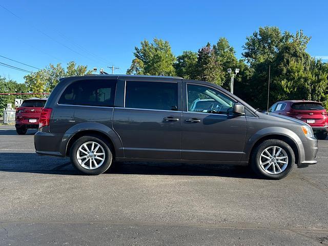 Photo of 2020 Granite Pearlcoat Dodge Grand Caravan