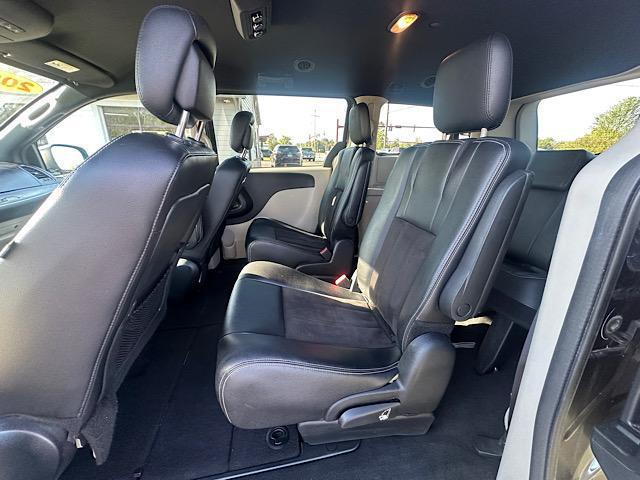 Photo of 2020 Granite Pearlcoat Dodge Grand Caravan