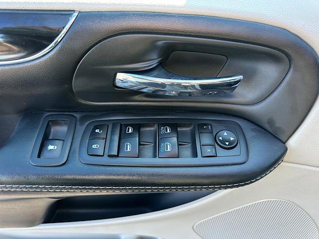 Photo of 2020 Granite Pearlcoat Dodge Grand Caravan