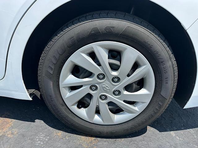 Photo of 2017 Quartz White Pearl Hyundai ELANTRA