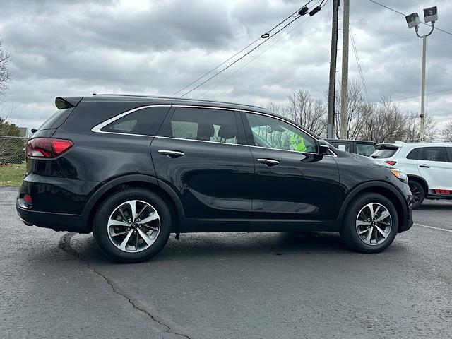 Photo of 2019 Ebony Black Kia Sorento