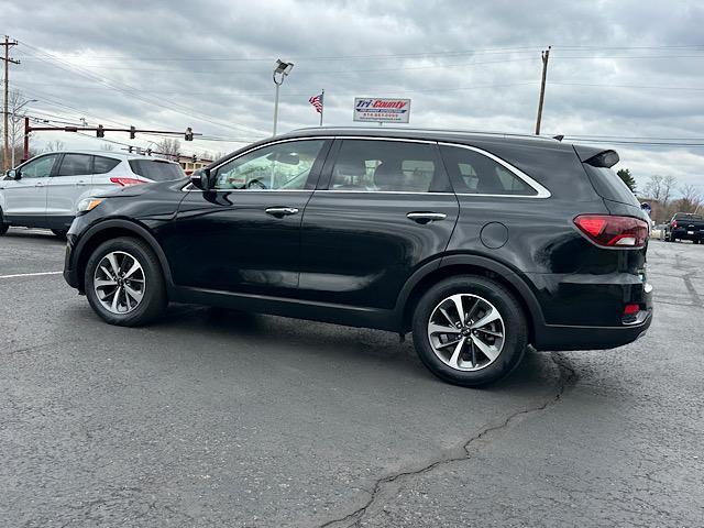 Photo of 2019 Ebony Black Kia Sorento