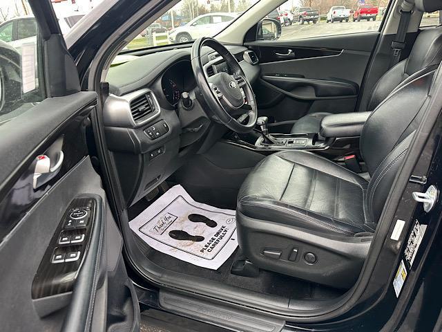 Photo of 2019 Ebony Black Kia Sorento