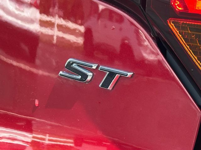 Photo of 2021 Chili Red Metallic Buick Encore GX