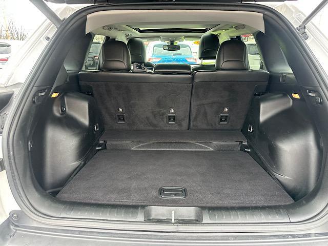 Photo of 2019 Bright White Clearcoat Jeep Cherokee