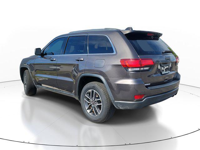 Photo of 2020 Granite Crystal Metallic Clearcoat Jeep Grand Cherokee