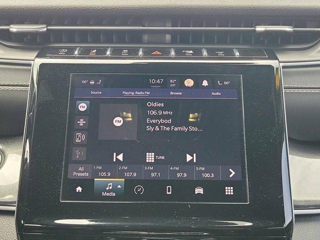 Photo of 2022 Silver Zynith Jeep Grand Cherokee