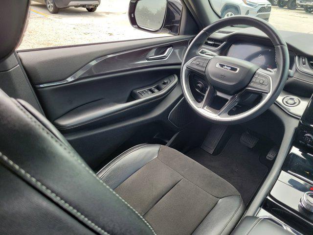 Photo of 2022 Silver Zynith Jeep Grand Cherokee