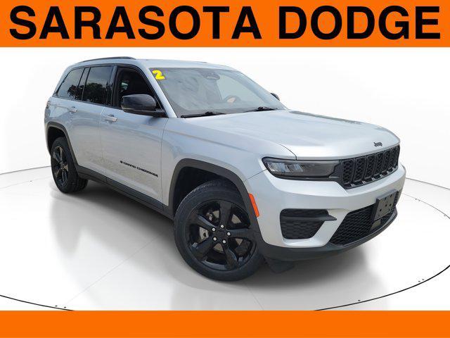 Photo of 2022 Silver Zynith Jeep Grand Cherokee