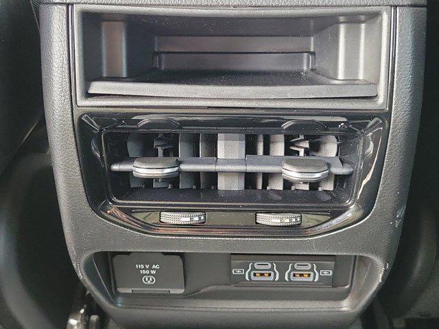 Photo of 2022 Silver Zynith Jeep Grand Cherokee