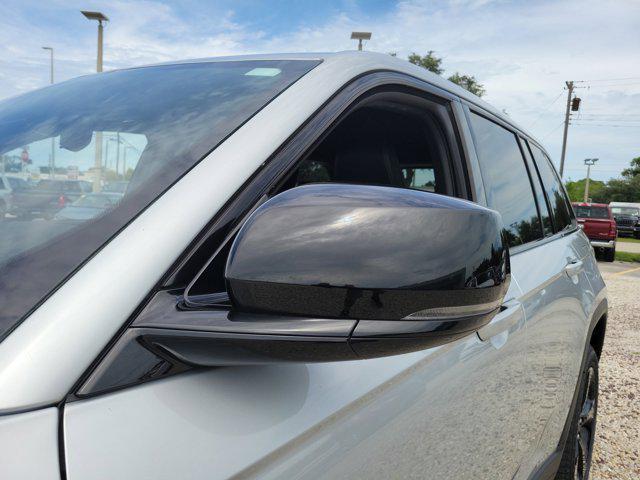Photo of 2022 Silver Zynith Jeep Grand Cherokee