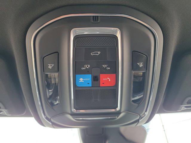 Photo of 2022 Silver Zynith Jeep Grand Cherokee