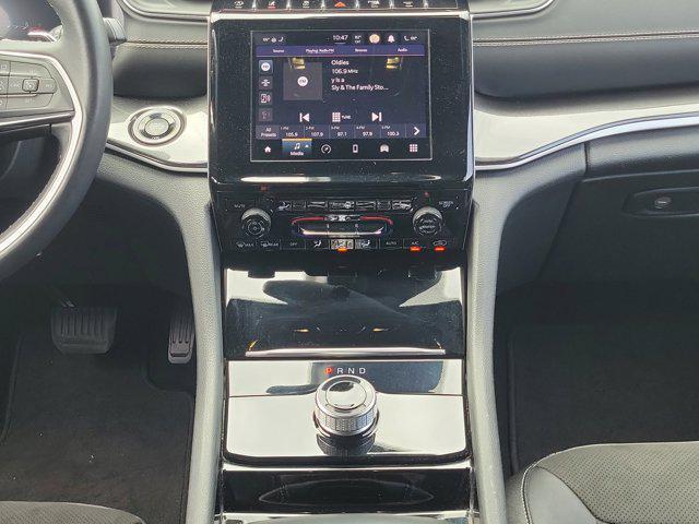 Photo of 2022 Silver Zynith Jeep Grand Cherokee
