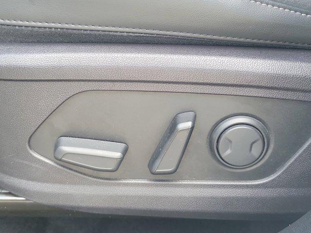 Photo of 2022 Glacial White Pearl Kia Sorento