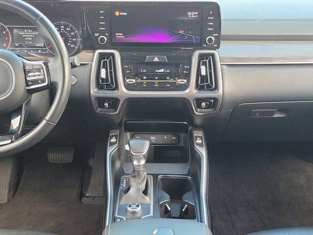 Photo of 2022 Glacial White Pearl Kia Sorento