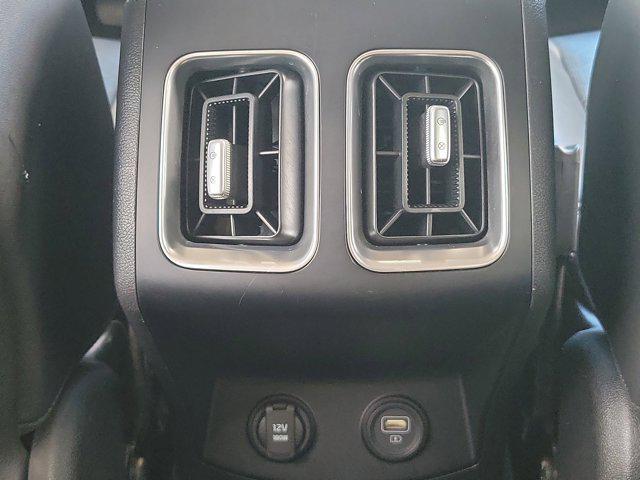 Photo of 2022 Glacial White Pearl Kia Sorento