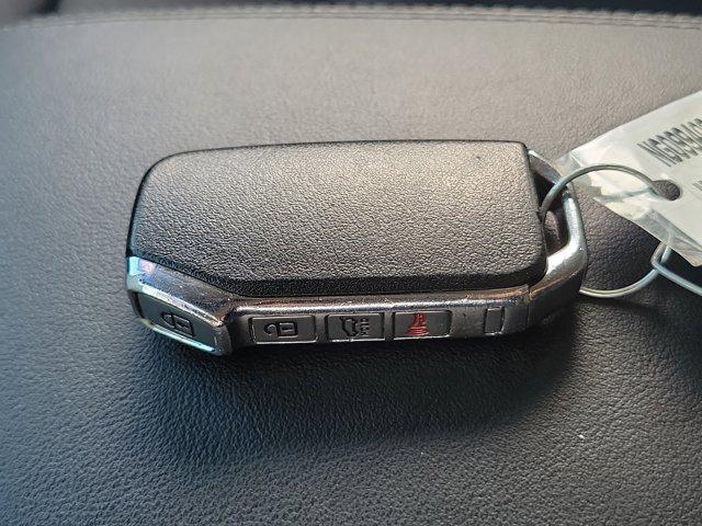 Photo of 2022 Glacial White Pearl Kia Sorento