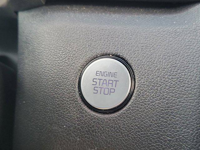 Photo of 2022 Glacial White Pearl Kia Sorento