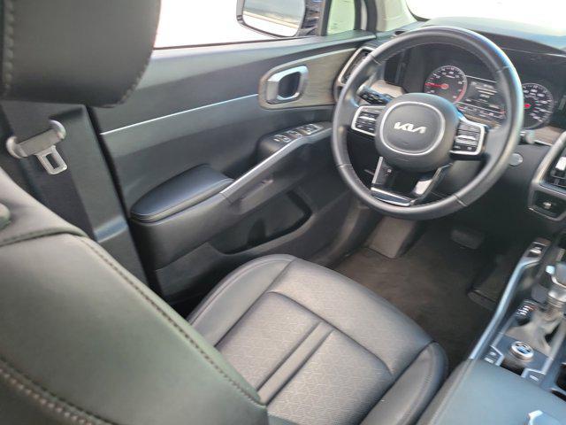 Photo of 2022 Glacial White Pearl Kia Sorento