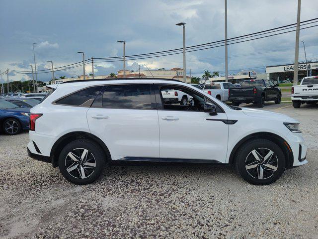 Photo of 2022 Glacial White Pearl Kia Sorento