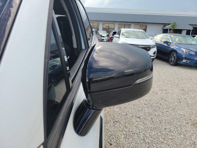 Photo of 2022 Glacial White Pearl Kia Sorento