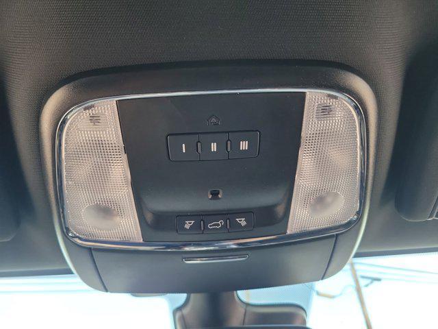Photo of 2021 Bright White Clearcoat Jeep Grand Cherokee