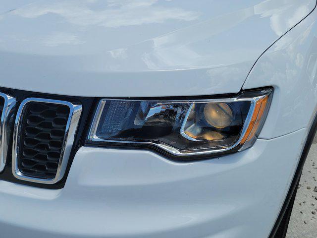 Photo of 2021 Bright White Clearcoat Jeep Grand Cherokee