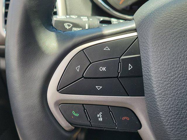 Photo of 2021 Bright White Clearcoat Jeep Grand Cherokee
