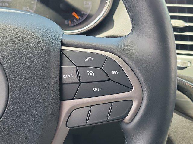 Photo of 2021 Bright White Clearcoat Jeep Grand Cherokee