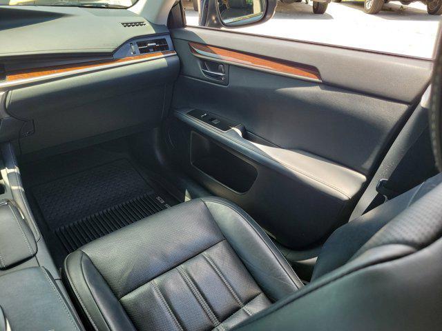 Photo of 2017 Black Lexus ES 350