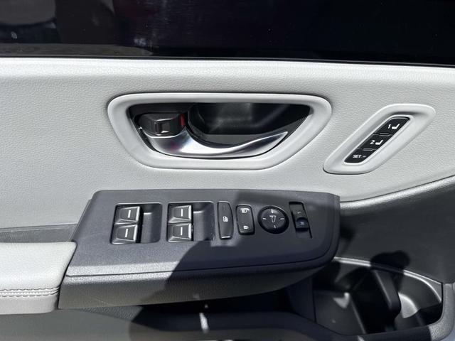 Photo of 2025 Lunar Silver Metallic Honda Pilot