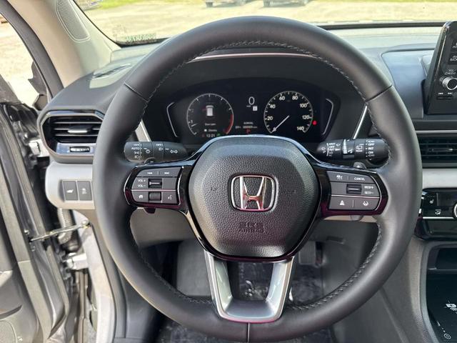 Photo of 2025 Lunar Silver Metallic Honda Pilot