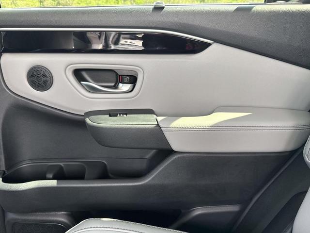 Photo of 2025 Lunar Silver Metallic Honda Pilot