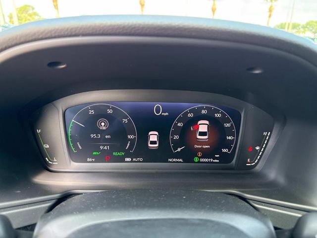 Photo of 2025 Platinum White Pearl Honda Accord Hybrid