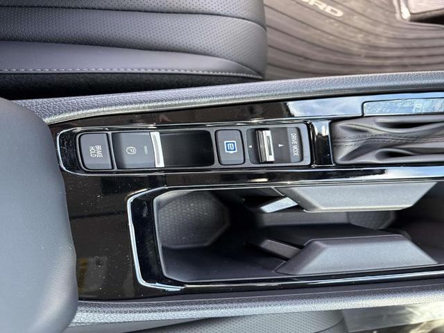 Photo of 2025 Platinum White Pearl Honda Accord Hybrid