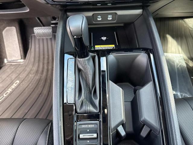 Photo of 2025 Platinum White Pearl Honda Accord Hybrid