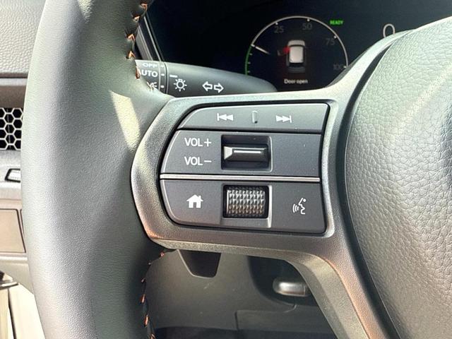 Photo of 2026 Platinum White Pearl Honda CR-V Hybrid