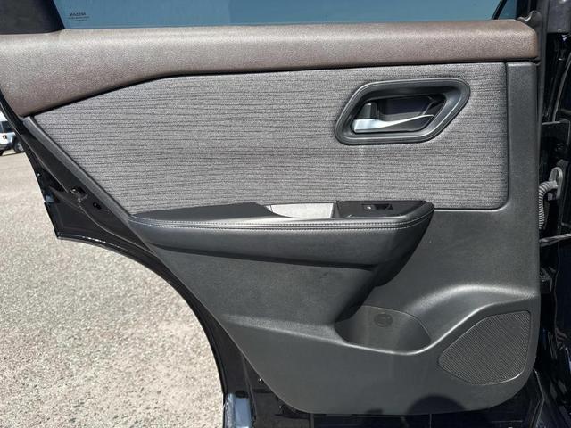 Photo of 2023 Super Black Nissan Rogue