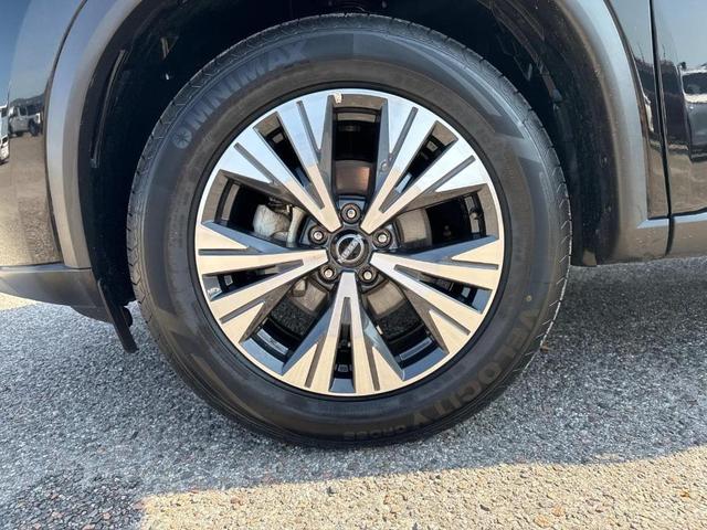 Photo of 2023 Super Black Nissan Rogue