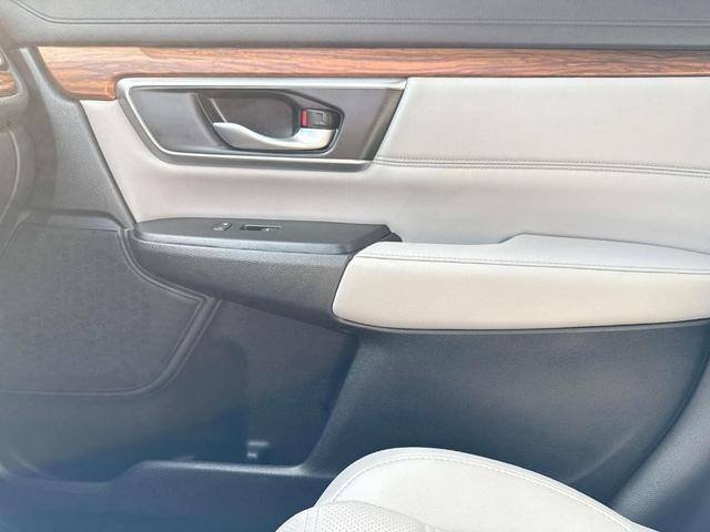 Photo of 2022 Lunar Silver Metallic Honda CR-V Hybrid