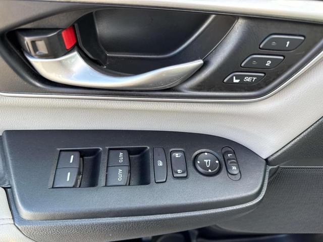 Photo of 2022 Lunar Silver Metallic Honda CR-V Hybrid