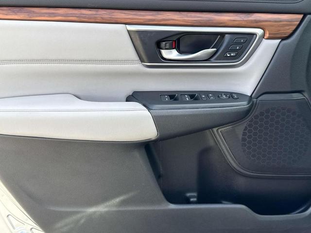 Photo of 2022 Lunar Silver Metallic Honda CR-V Hybrid